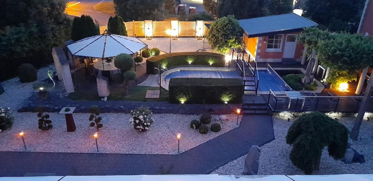 Hotel Garni Am Schloss Kottenheim Exteriör bild